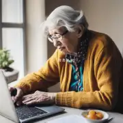 对于有需求的老年人来说有哪些选择可以进行线上或离线咨询以获取有关居家养老的信息呢？