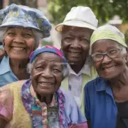 有哪些组织或志愿者团体致力于改善当地社区对老年人的支持水平？
