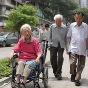 坪山地区的老年人口比例是多少？这将影响到哪个年龄段的人群可以选择合适的老人福利项目？