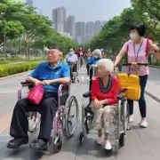 深圳市政府对老年居民提供了哪些特别优惠措施以方便他们出行呢？