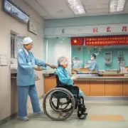 目前中国政府正在采取什么措施来改善老年护理质量并提高服务水平？