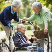 目前在我国人口中哪些群体更倾向于选择传统居家养老方式而不是其他形式的老年人护理和照顾呢？