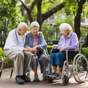 养老服务机构如何提供帮助给老年人社区居民呢？