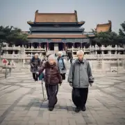 众所周知中国正处于老龄化加速发展的时代那么在这样的情况下中国养老服务业的发展也面临着许多挑战您认为中国养老服务业在当前社会经济背景下应该如何发展?